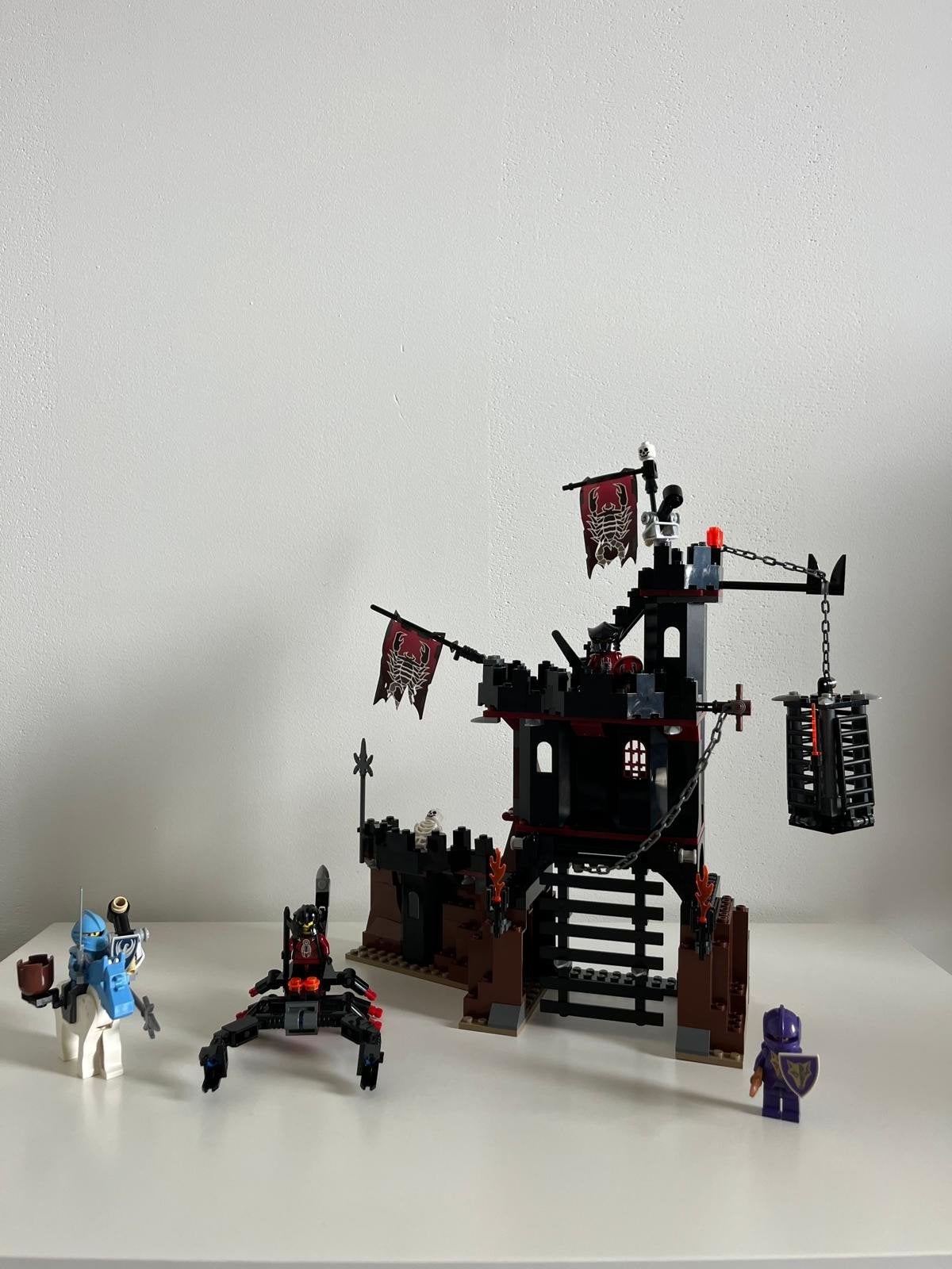 Lego Knights Kingdom 8876: Scorpion Prison Cave, Lego, Ophalen of Verzenden, Zo goed als nieuw, Inclusief accessoires