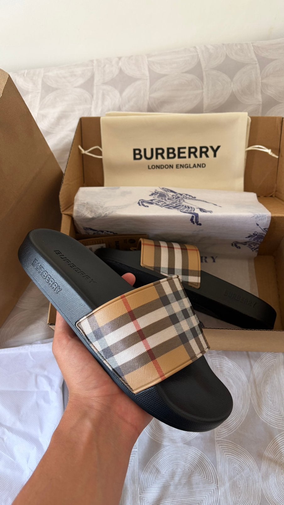 Burberry Check Slippers Beige Maat 38, 39, 41, Slippers, Beige, Ophalen of Verzenden, Zo goed als nieuw
