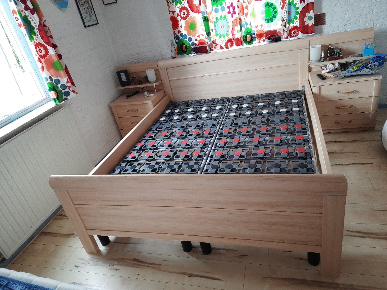 Tweepersoons houten bed met verstelbare Tempur bedbodem, Huis en Inrichting, Slaapkamer | Bedden, Ophalen, Beige, Tweepersoons