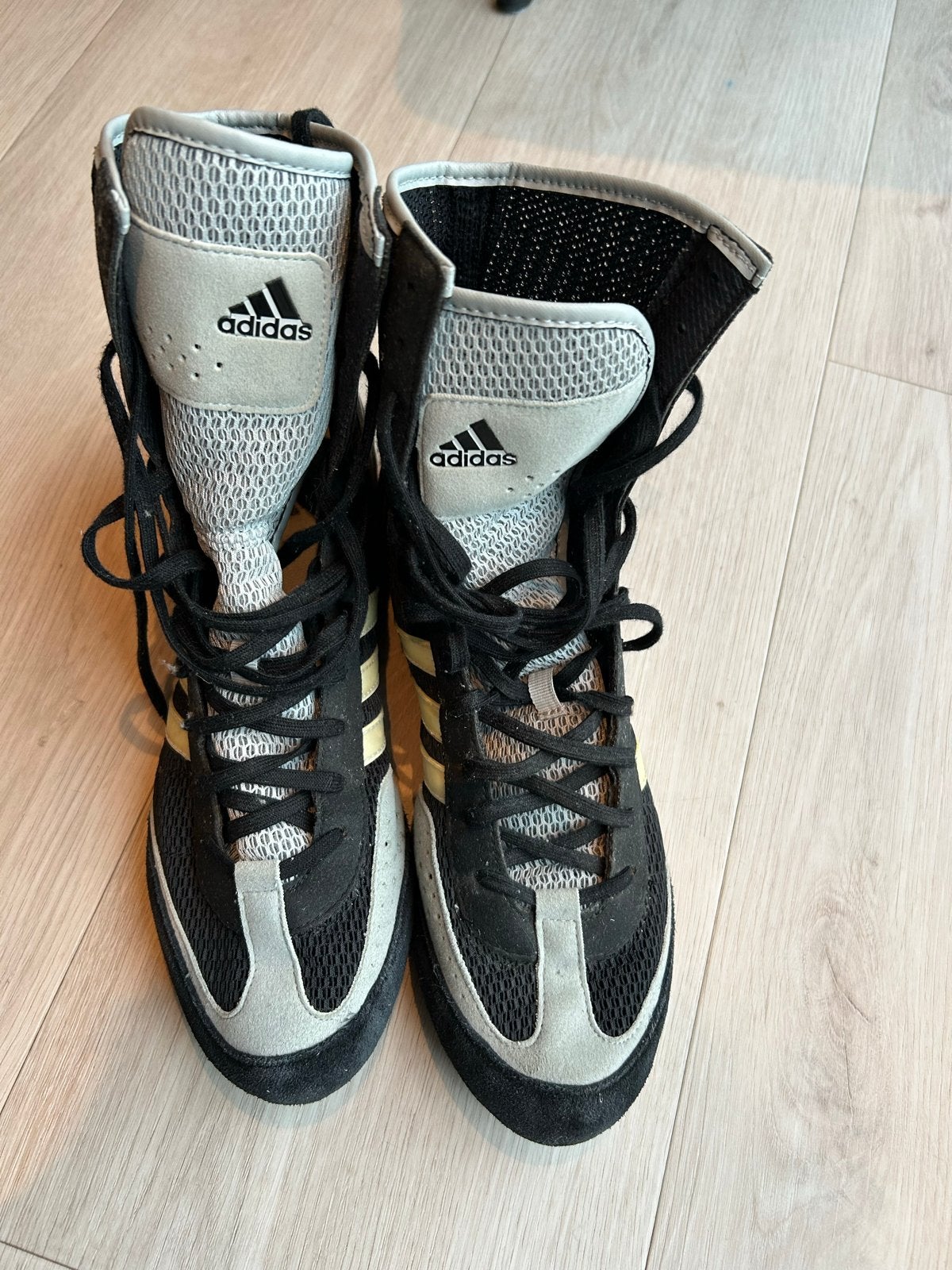 Adidas Box Rival boksschoenen - Maat 44, Ophalen of Verzenden, Zo goed als nieuw, Overige, Vechtsportschoenen