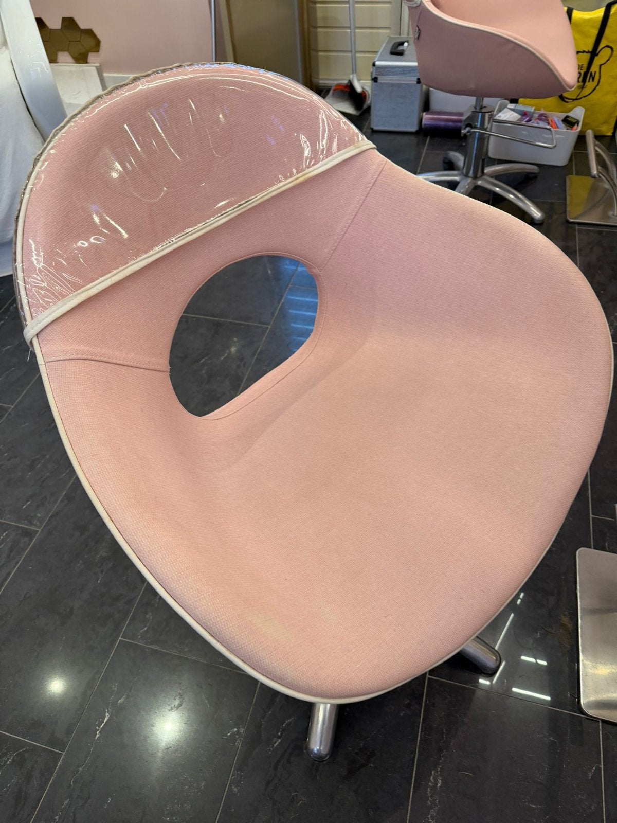 Luxe Rossini kappersstoelen - zacht lichtroze (3 stuks), Ophalen, Zo goed als nieuw