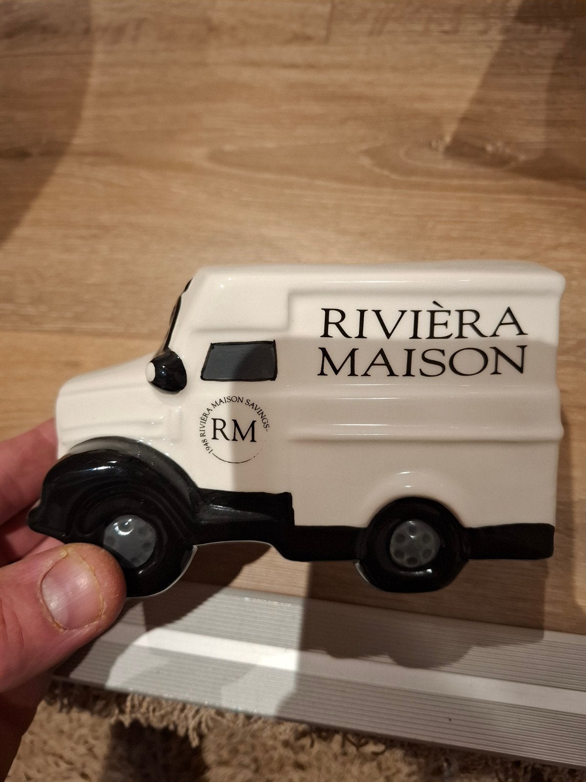 Riviera Maison spaarpot busje, Ophalen, Gebruikt, Steen, Aardewerk of Keramiek, Vervoermiddel