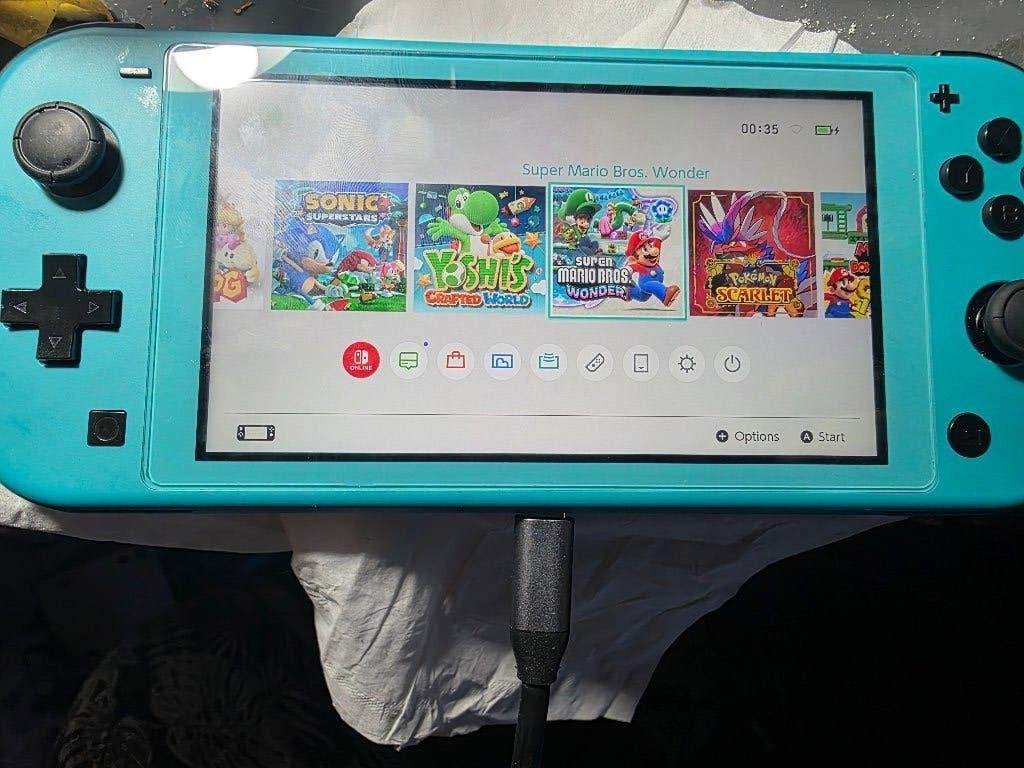 Switch Lite met 8 spellen, Spelcomputers en Games, Spelcomputers | Nintendo Switch Lite, Ophalen of Verzenden, Turquoise, Refurbished