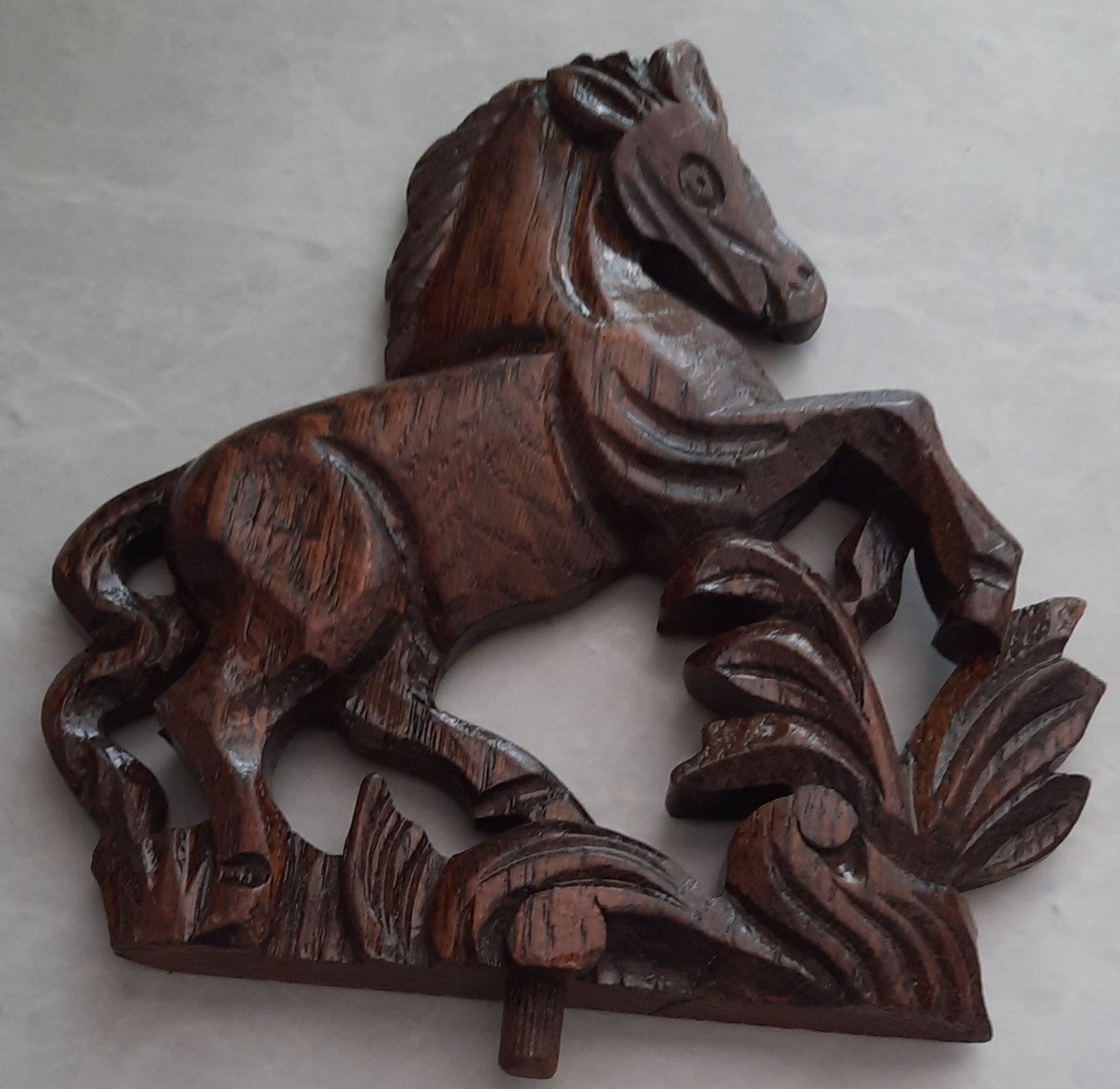 Houten paard voor op de paardjesklok., Verzenden