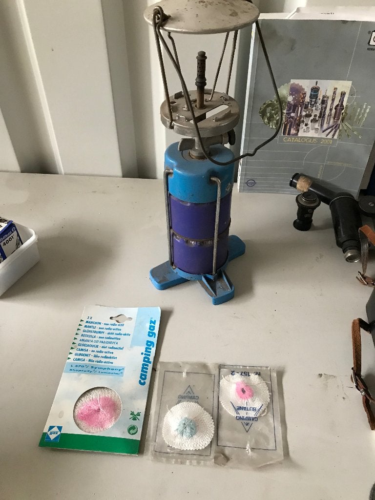 Campinggaz gaslamp met extra kousjes en gas, glas is er niet, Ophalen of Verzenden, Gebruikt