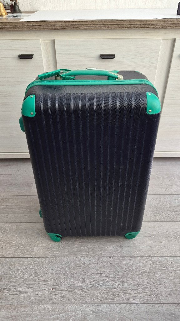 LIV Koffer met wieltjes en uitschuifbare handgreep., Sieraden, Tassen en Uiterlijk, Koffers, Hard kunststof, 45 tot 55 cm, Zo goed als nieuw
