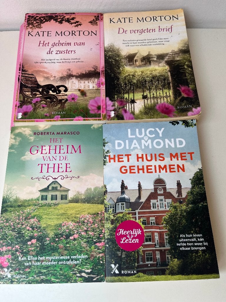 4 romans voor een tientje (romans over geheimen), Ophalen of Verzenden, Zo goed als nieuw