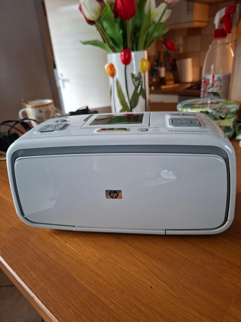 HP A612 Fotoprinter, kabels, fotopapier, 2 inktpatronen, Computers en Software, Printers, Gebruikt, Fotoprinter, Inkjetprinter