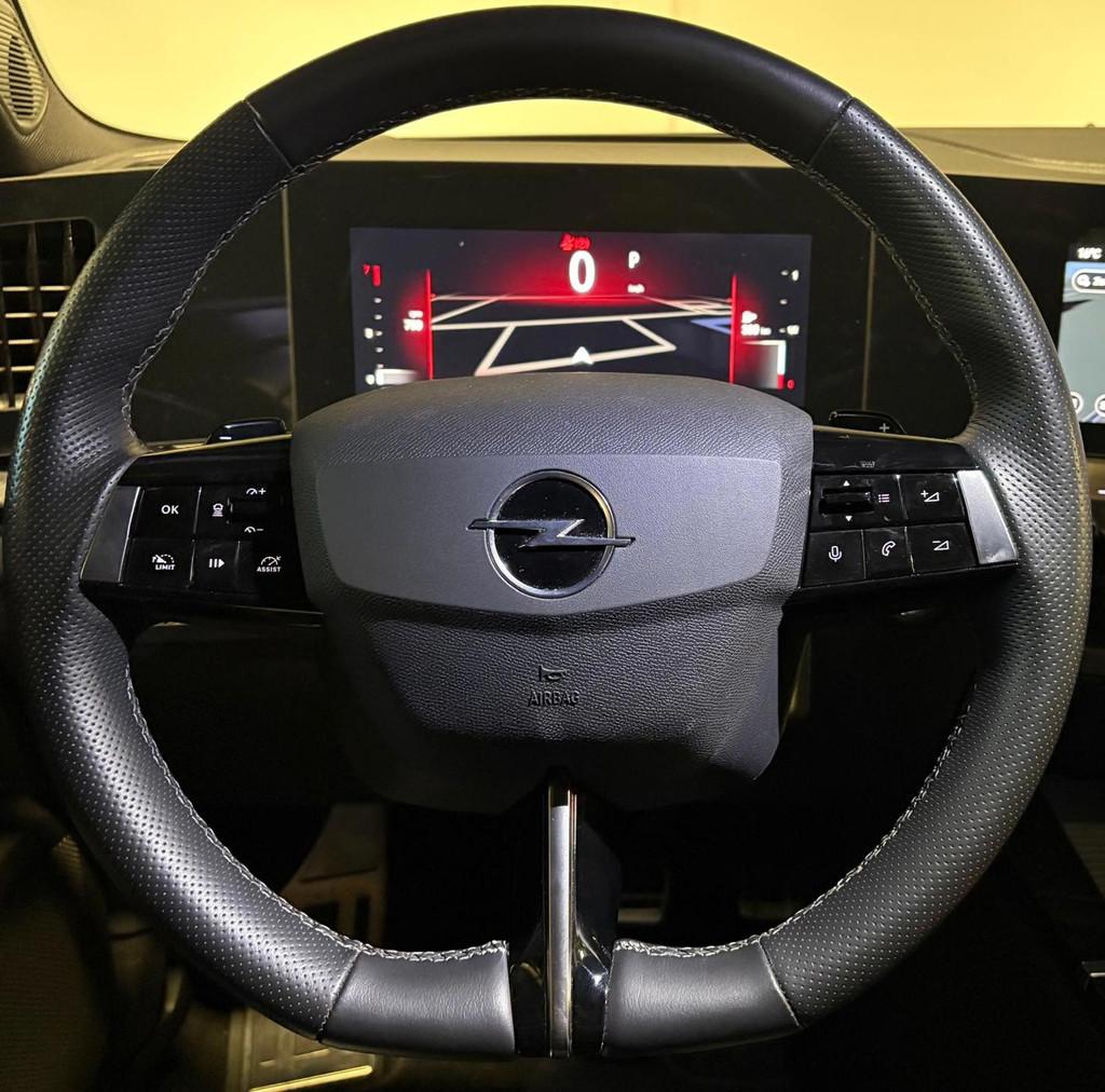 Opel Astra 1.2 Turbo Ultimate PANO KEYLESS 360, Auto's, Opel, Gebruikt, Zwart, 1199 cc, Zwart
