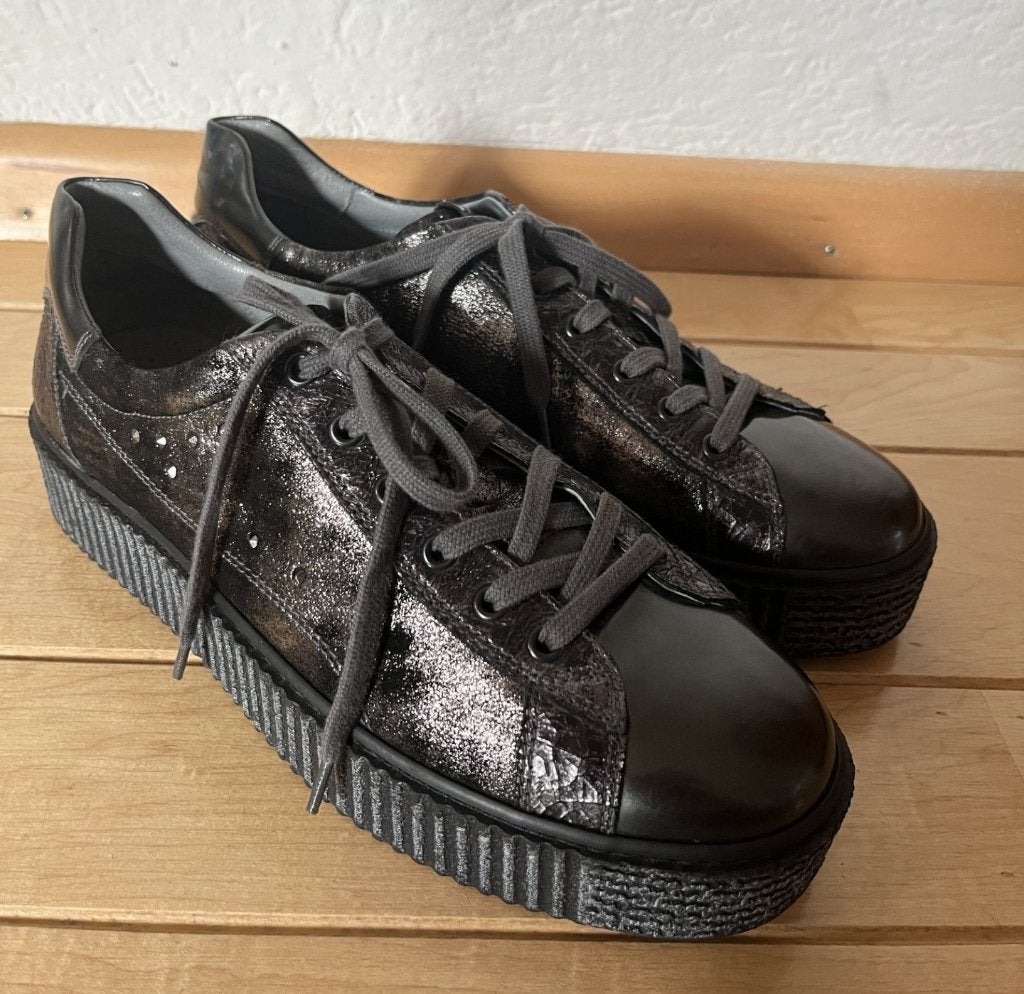 Piedi Nudi sneakers maat 41 zwart metallic leer studs, Kleding | Dames, Schoenen, Verzenden, Zwart, Piedi Nudi, Sneakers of Gympen