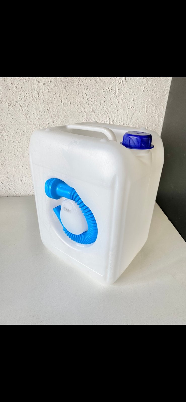 handige JERRYCAN MET SCHENKTUIT/VULSLANG, Ophalen, Zo goed als nieuw, Wit, Kunststof