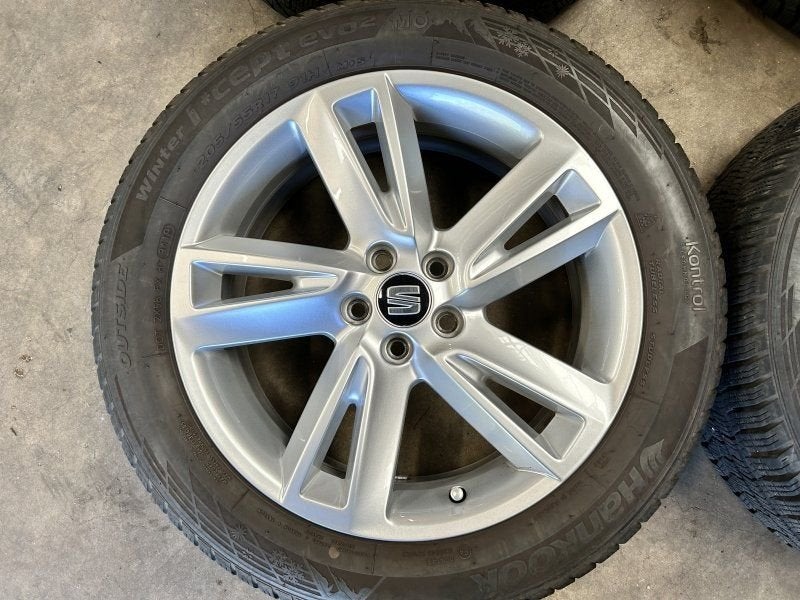 17 inch originele velgen + winterbanden Seat Arona, Gebruikt, -, -, Banden en Velgen