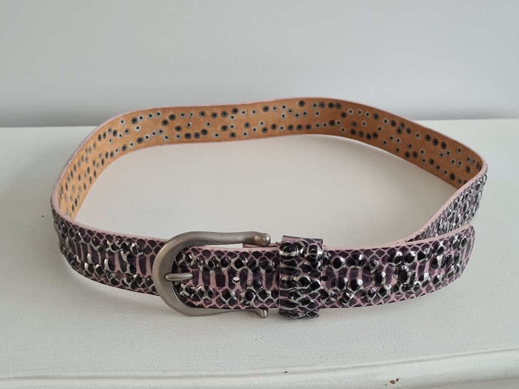 Een lederen riem met roze/zwart/zilver, Kleding | Dames, Ophalen of Verzenden, Nieuw, Zwart