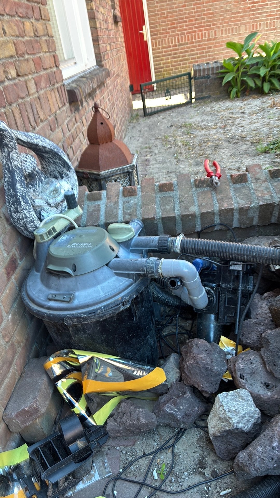te koop pomp en steenen en beeldjes voor vijver, Ophalen, Gebruikt