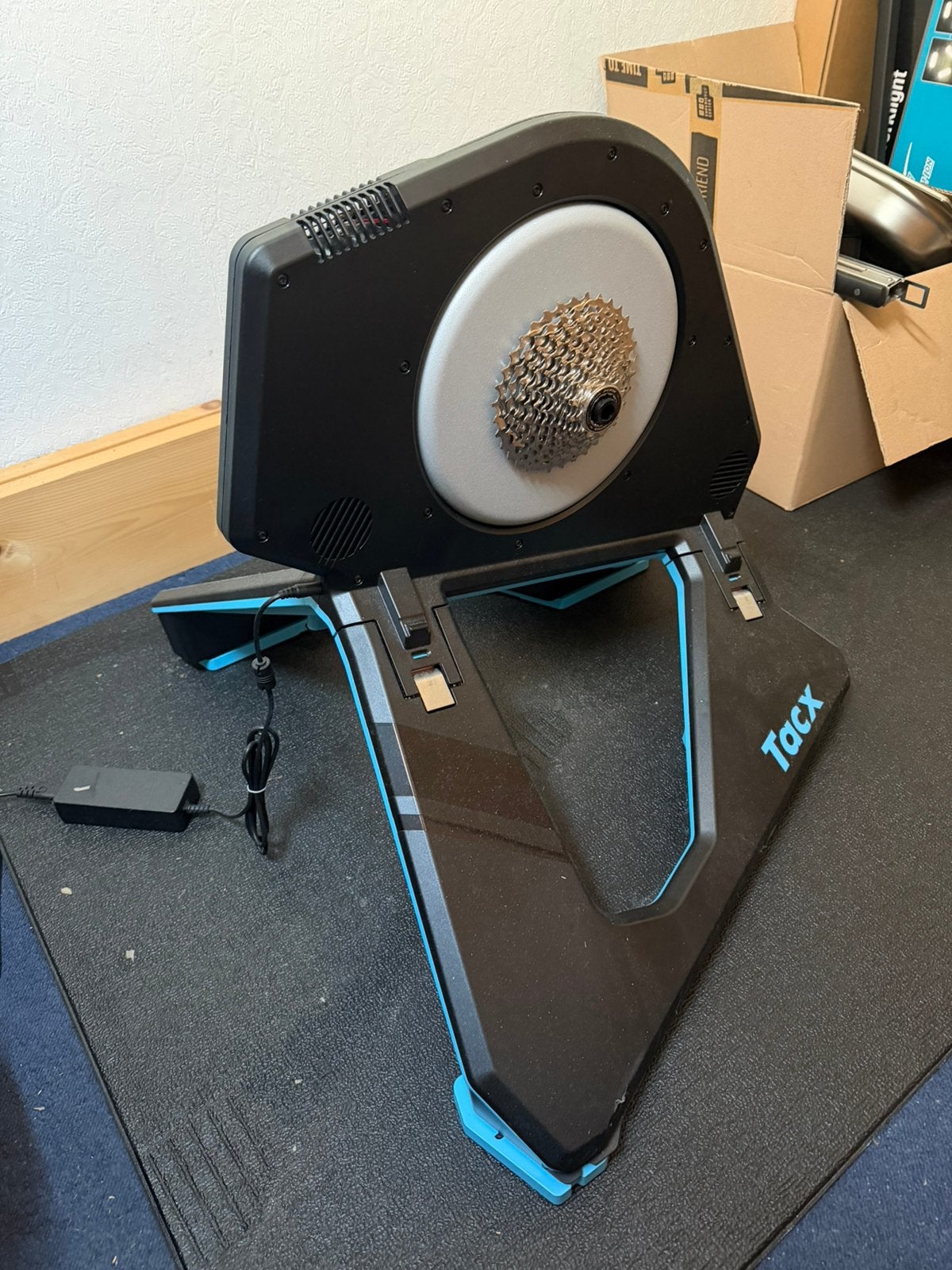 Tacx Neo 2T Smart trainer + Schimano cassette + mat + plates, Ophalen, Zo goed als nieuw