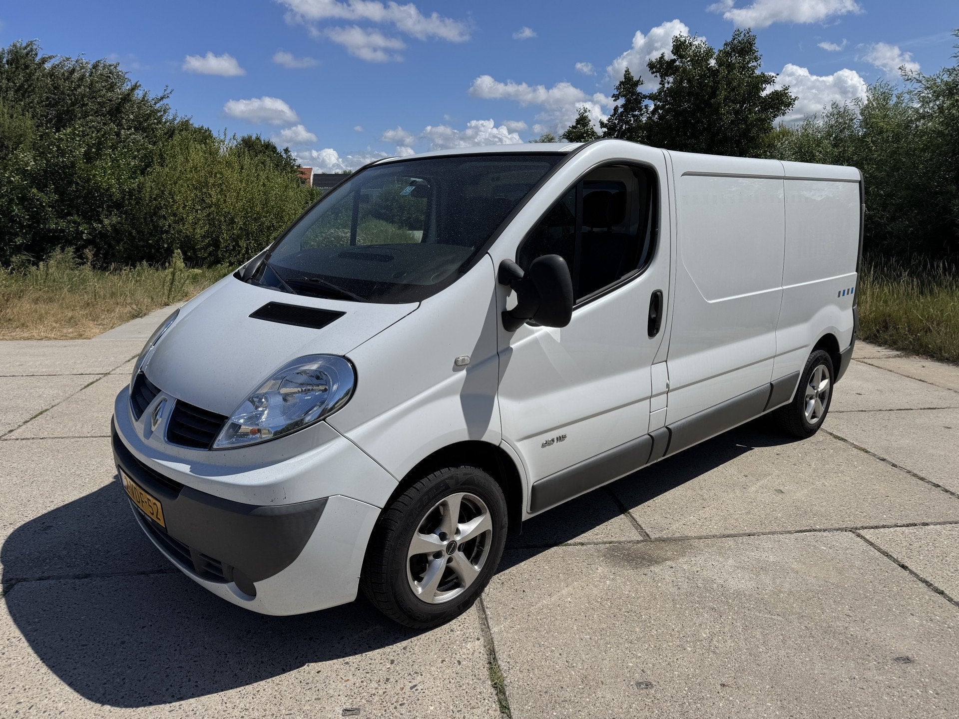 Renault Trafic 2.0 dCi 115pk L2 H1 airco trekhaak navi 3 zit, Stof, Renault, 116 pk, Origineel Nederlands
