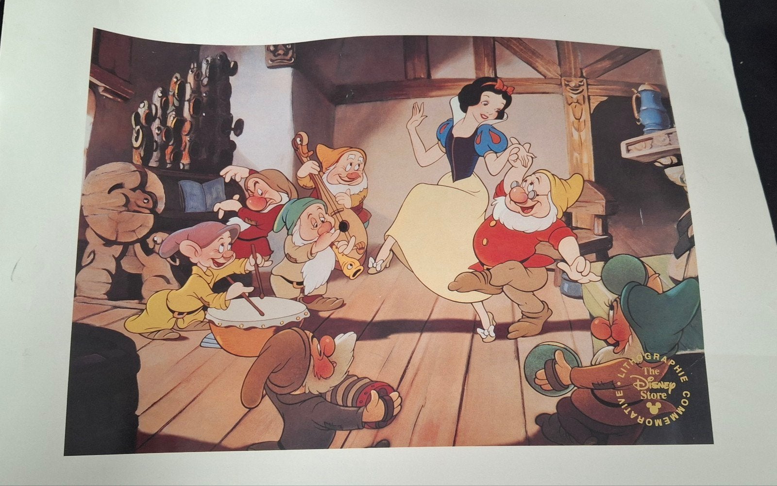 Exclusive Commemorative Lithograph van Sneeuwwitje en de Zev, Ophalen of Verzenden, Voor 1940, Zo goed als nieuw
