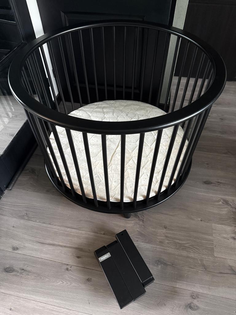 Zwarte bopita rondo box met bopita matras, Kinderen en Baby's, Boxen, Ophalen, Zo goed als nieuw, Wieltjes