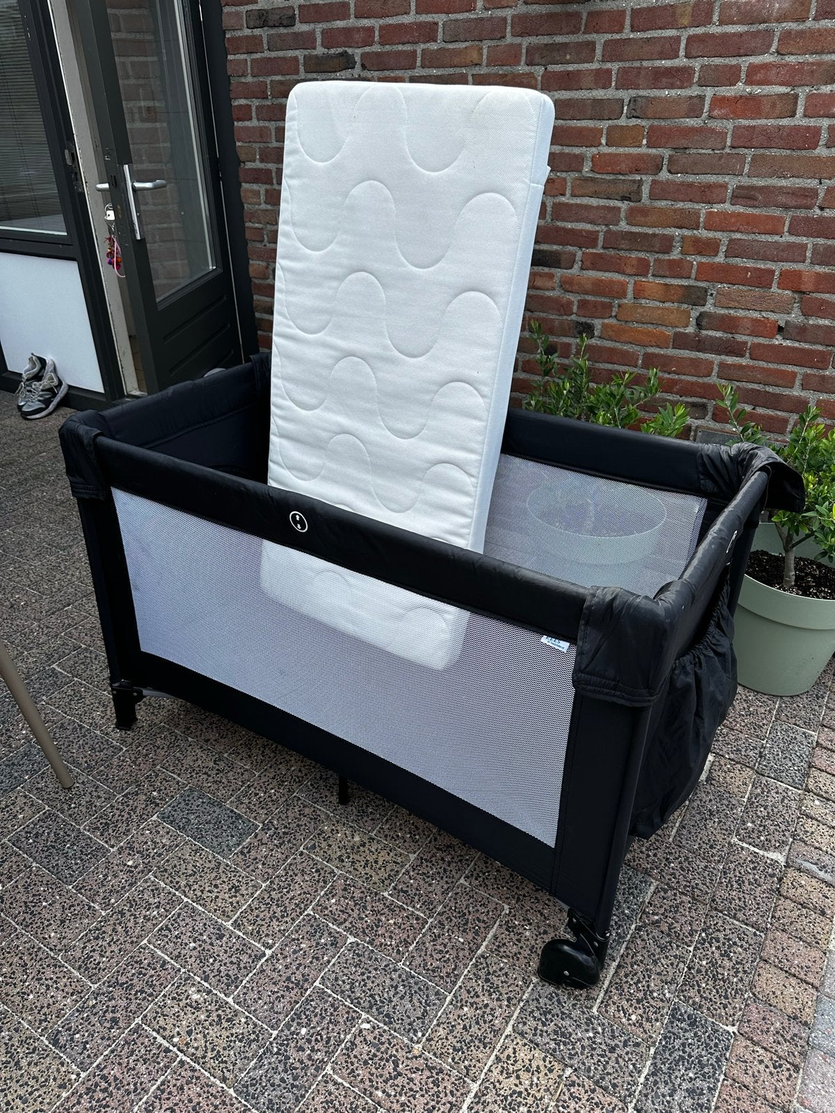 Kees Happy Baby Reiswieg met Matras - Zwart, Ophalen, Gebruikt, Rechthoekig, Wieltjes