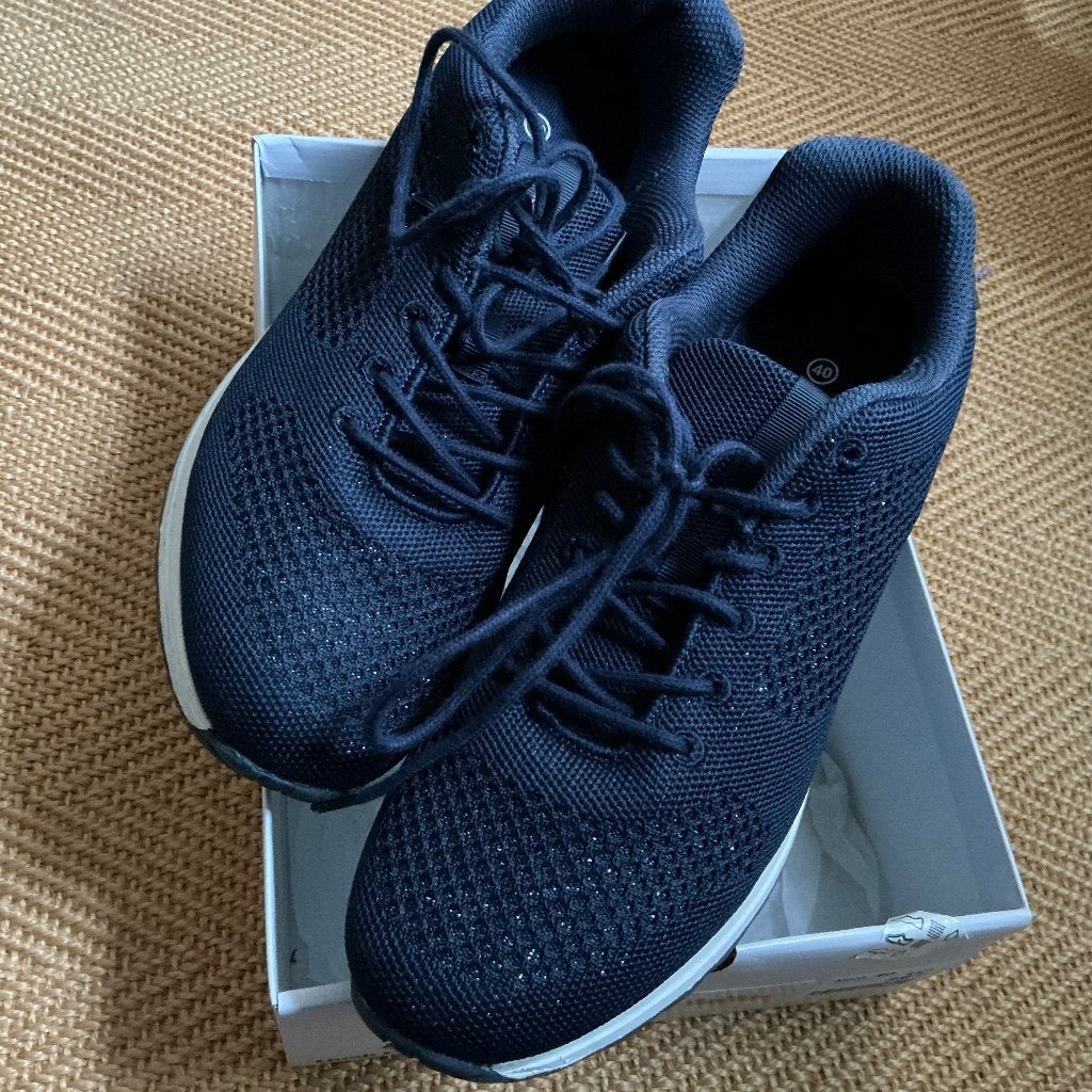 Donkerblauwe Sneakers, mt 40, Hush Puppies zgan, Ophalen, Blauw, Sneakers of Gympen, Zo goed als nieuw