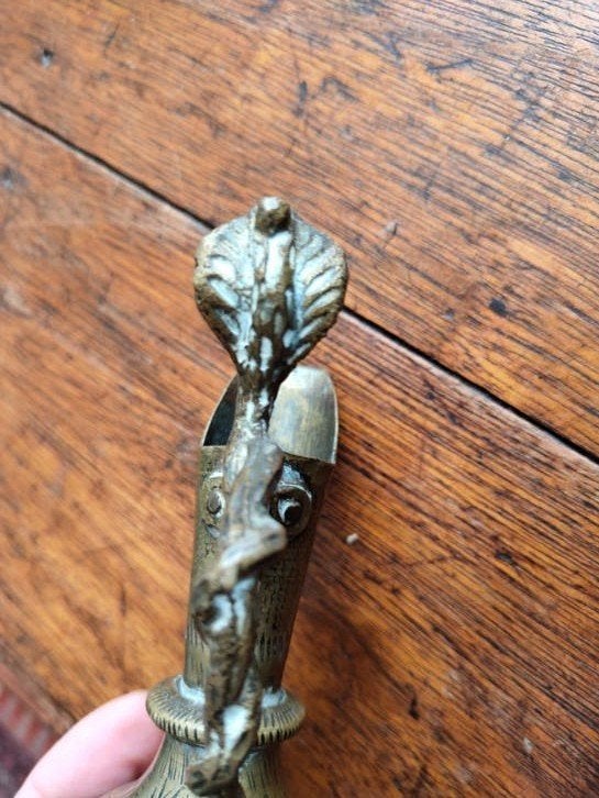 antiek Oud koper vaasje met slang, Ophalen of Verzenden