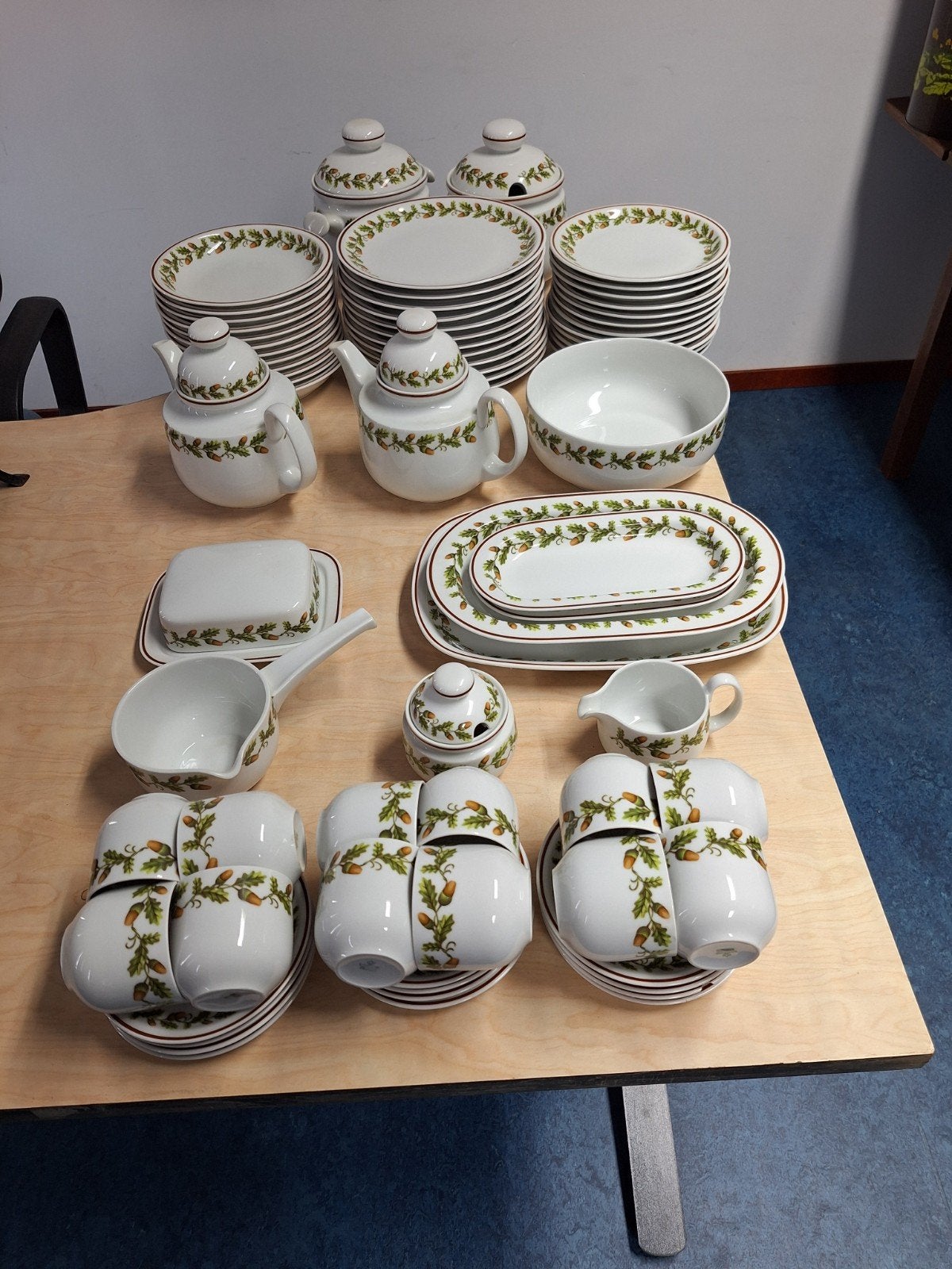 12-persoons vintage servies Scherzer Bavaria Eikenblad