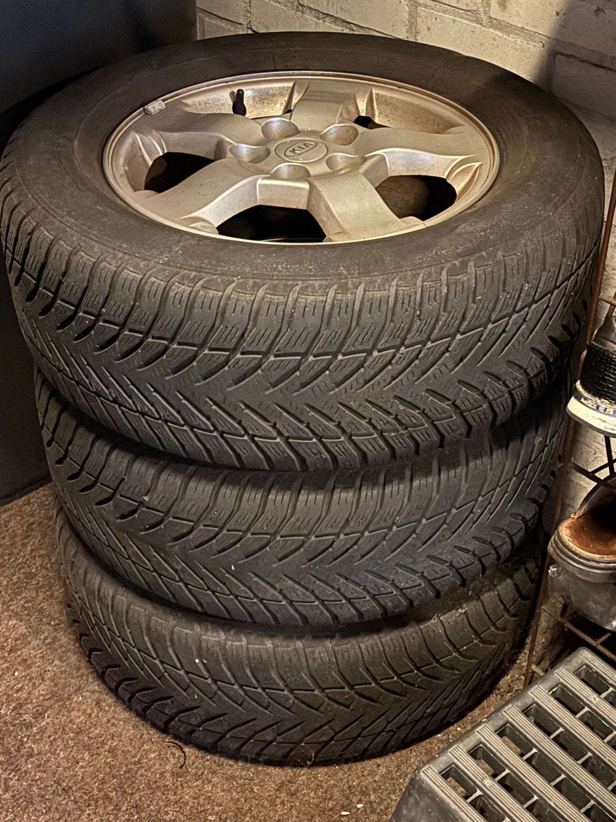 Set van 4 Kia velgen met winterbanden 235/60R16, Ophalen of Verzenden, Gebruikt