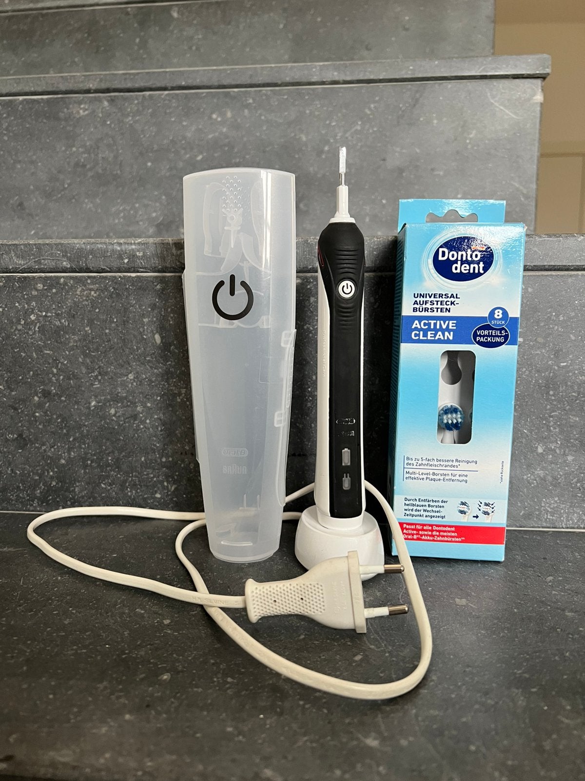 Elektrische tandenborstel Oral-B met toebeboren, Ophalen of Verzenden, Gebruikt, Tandenborstel