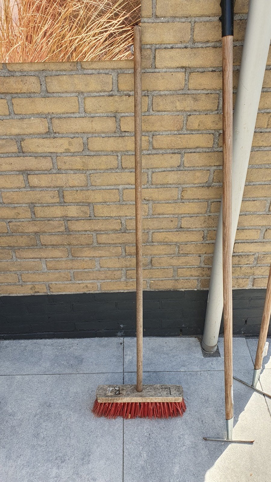 Bezem 2,50 rood met steel, Tuin en Terras, Hand-tuingereedschap, Ophalen, Bezem