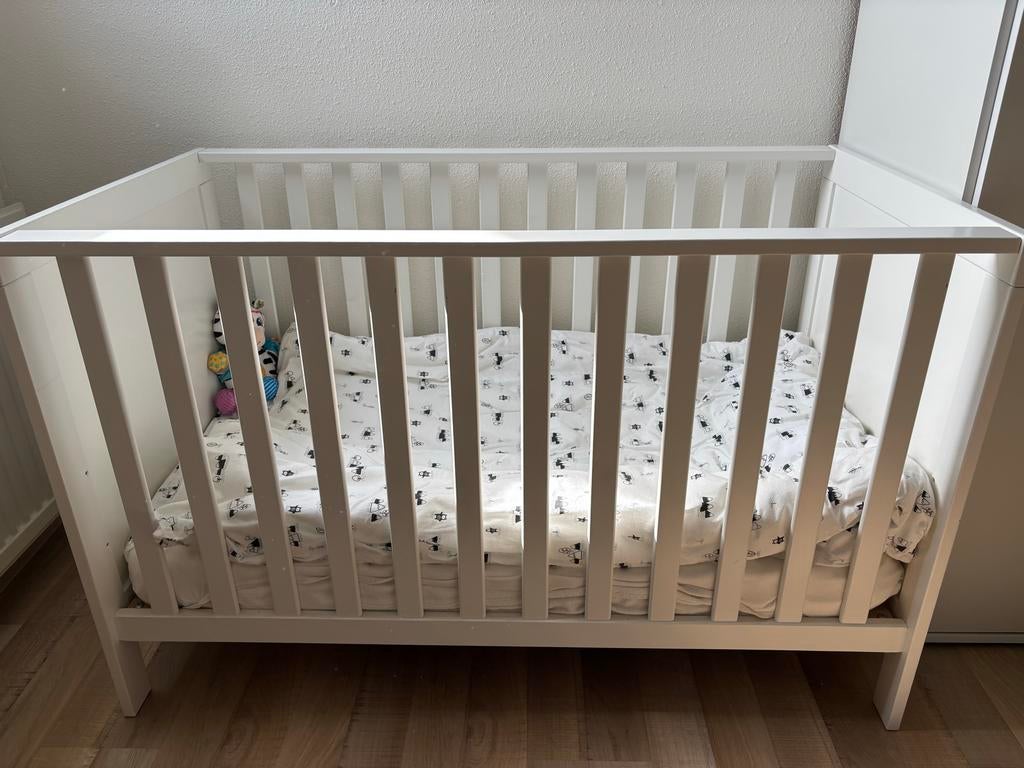 Complete baby uitzet: Maxi cosy, fietsstoeltje, ledikant enz, Ophalen, Zo goed als nieuw
