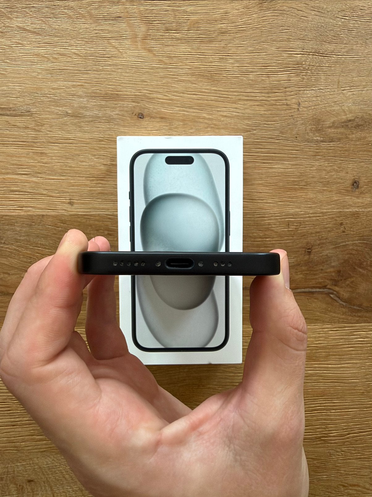Foto 8 van Apple iPhone 15 128GB – Zwart – Zo goed als nieuw