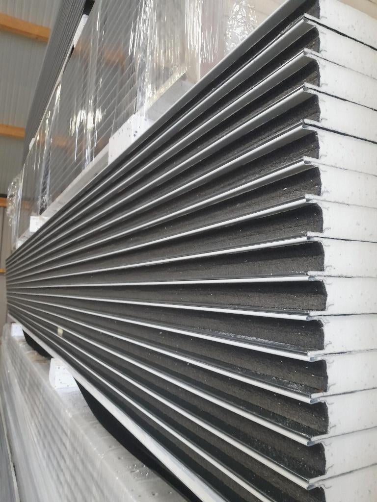 sandwichpanelen 40mm antraciet en wit op voorraad, 4 tot 8 cm, Sandwich, Ophalen of Verzenden, 15 m² of meer