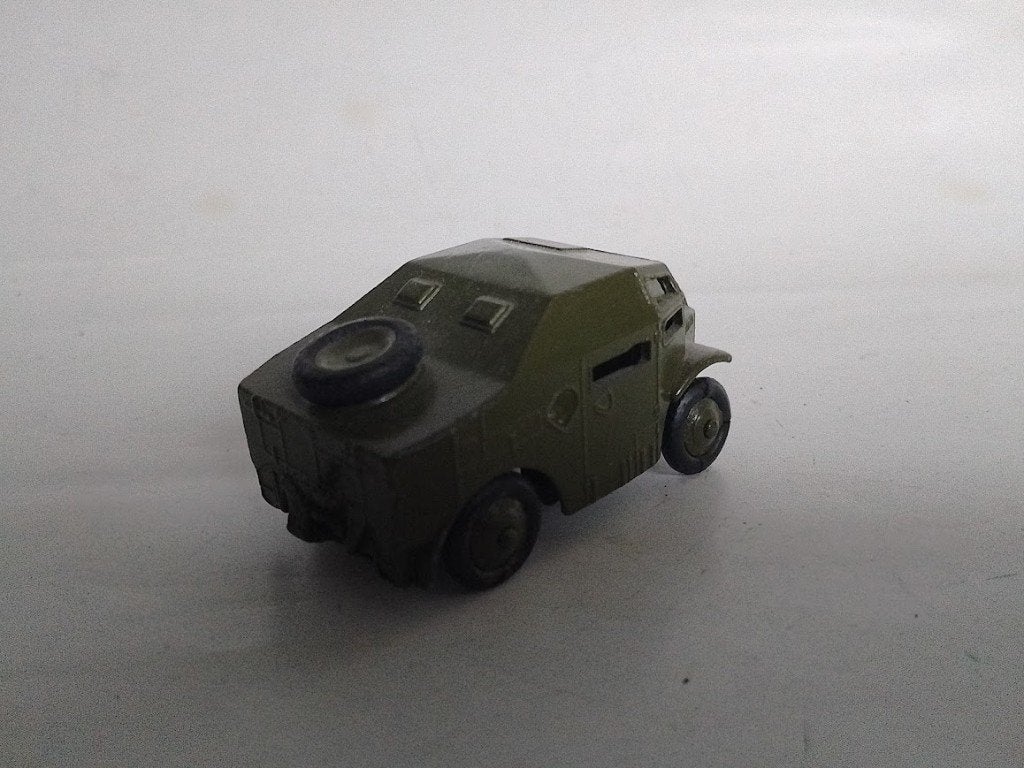 Leger auto , Dinky Toys Engeland nr 688, Hobby en Vrije tijd, Modelauto's | 1:43, Ophalen of Verzenden, Zo goed als nieuw, Auto