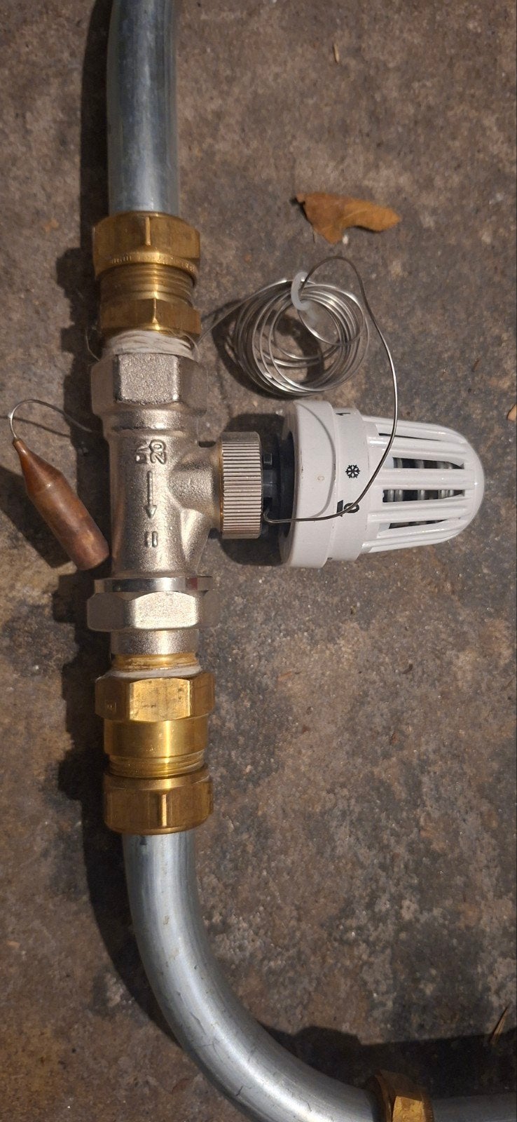 Thermostatische radiatorafsluiter met externe sensor, Ophalen of Verzenden, Zo goed als nieuw