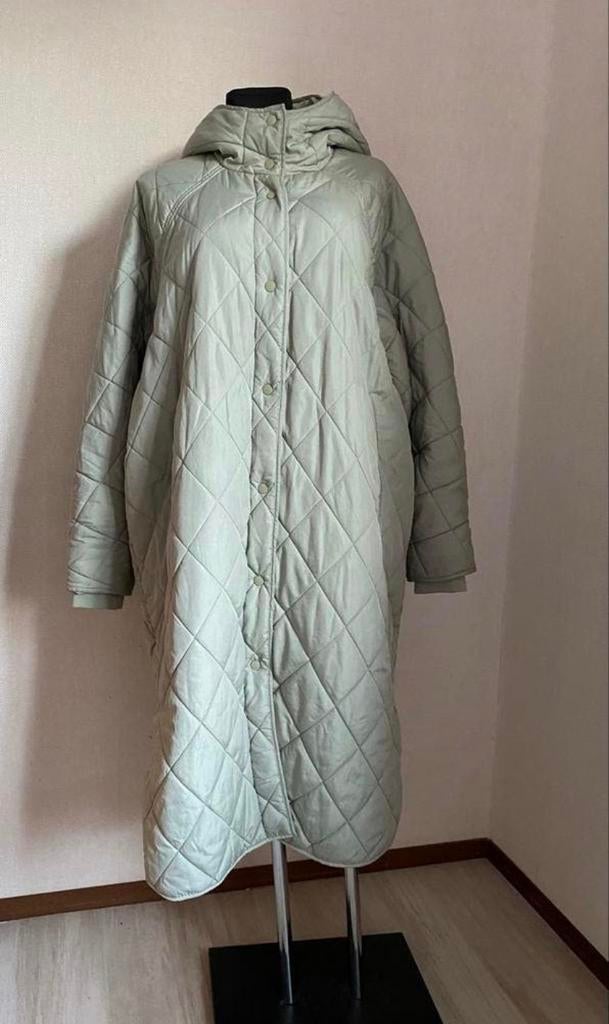 Zara gewatteerde jas met capuchon - Maat XL/XXL(42/44), Kleding | Dames, Jassen | Winter, Ophalen of Verzenden, Zo goed als nieuw