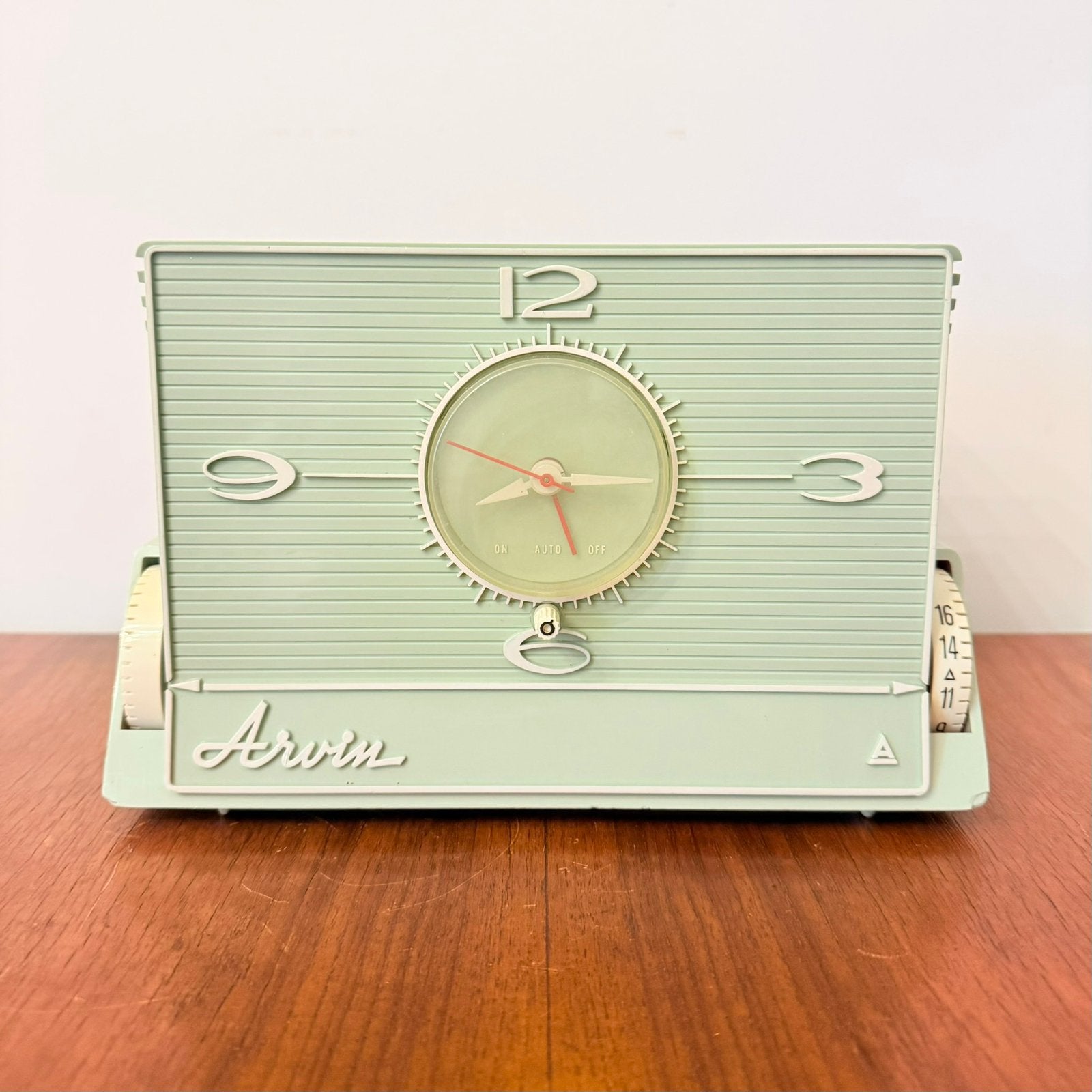 VINTAGE ARVIN 5591 OLIJFGROENE WEKKERRADIO RADIO SPACE AGE, Verzenden