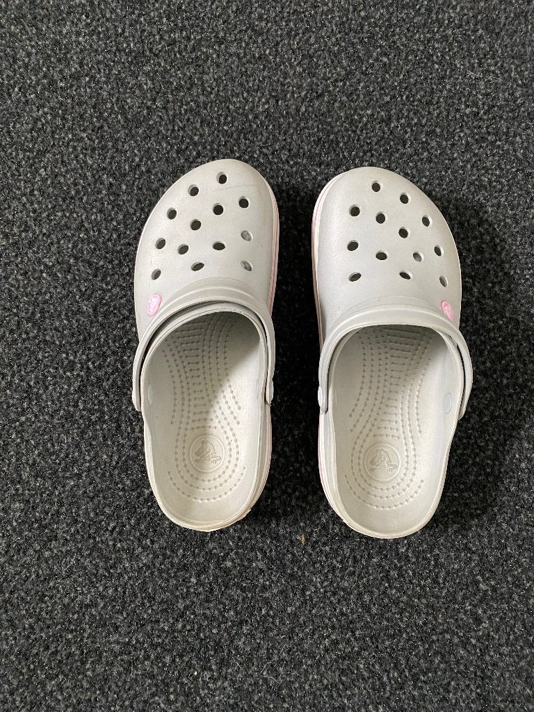 Crocs schoenen of instappers maat 38/39, Ophalen, Instappers, Grijs, Onbekend
