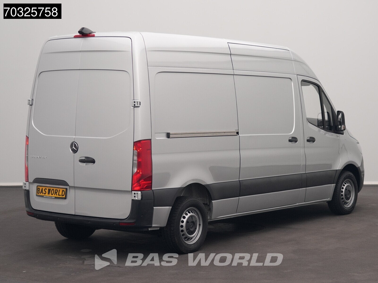 Mercedes Sprinter 215 CDI Automaat 150pk L2H2 MBUX Camera Ai, Auto's, Automaat, Stof, Gebruikt, Euro 6