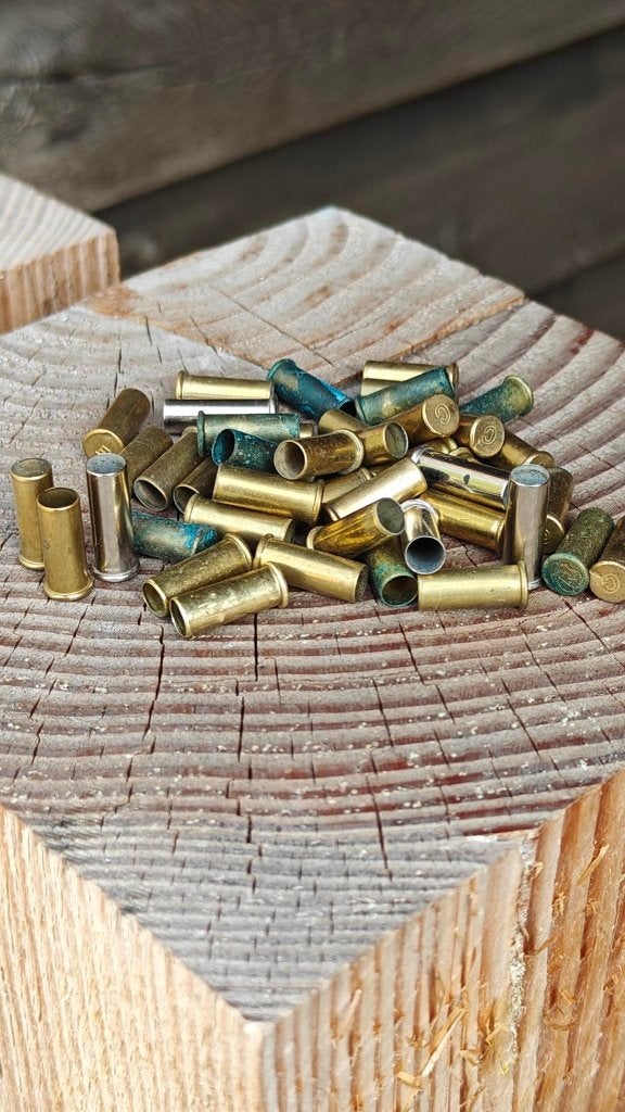 Variatie van ca. 40 lege hulzen .22LR, Ophalen of Verzenden, Landmacht, Nederland, Hulzen of Bodemvondsten