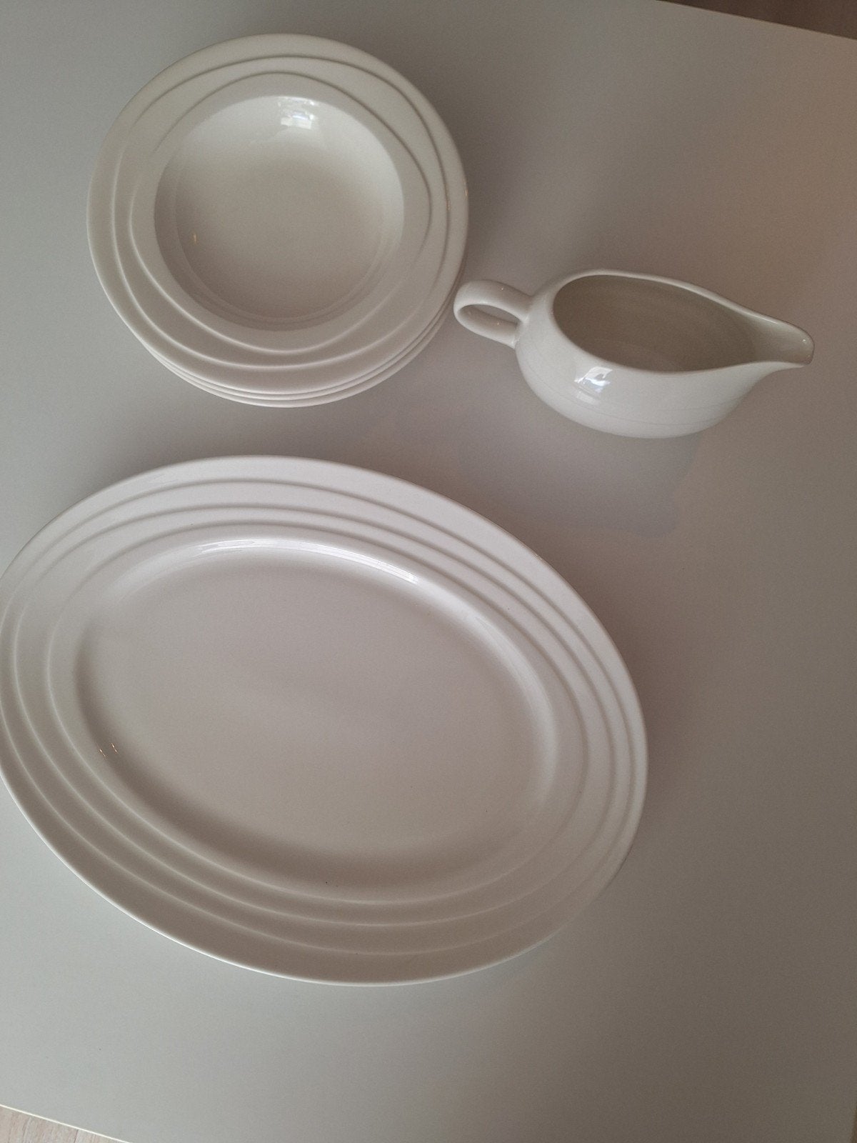 Jamie Oliver Wave servies: schalen, borden en juskom, Overige merken, Ophalen of Verzenden, Bord(en), Overige stijlen
