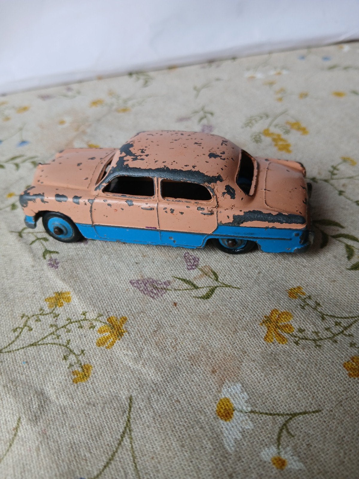 Ford Sedan. Dinky toys 170,  two-tone, Ophalen of Verzenden, Gebruikt, Auto, Dinky Toys