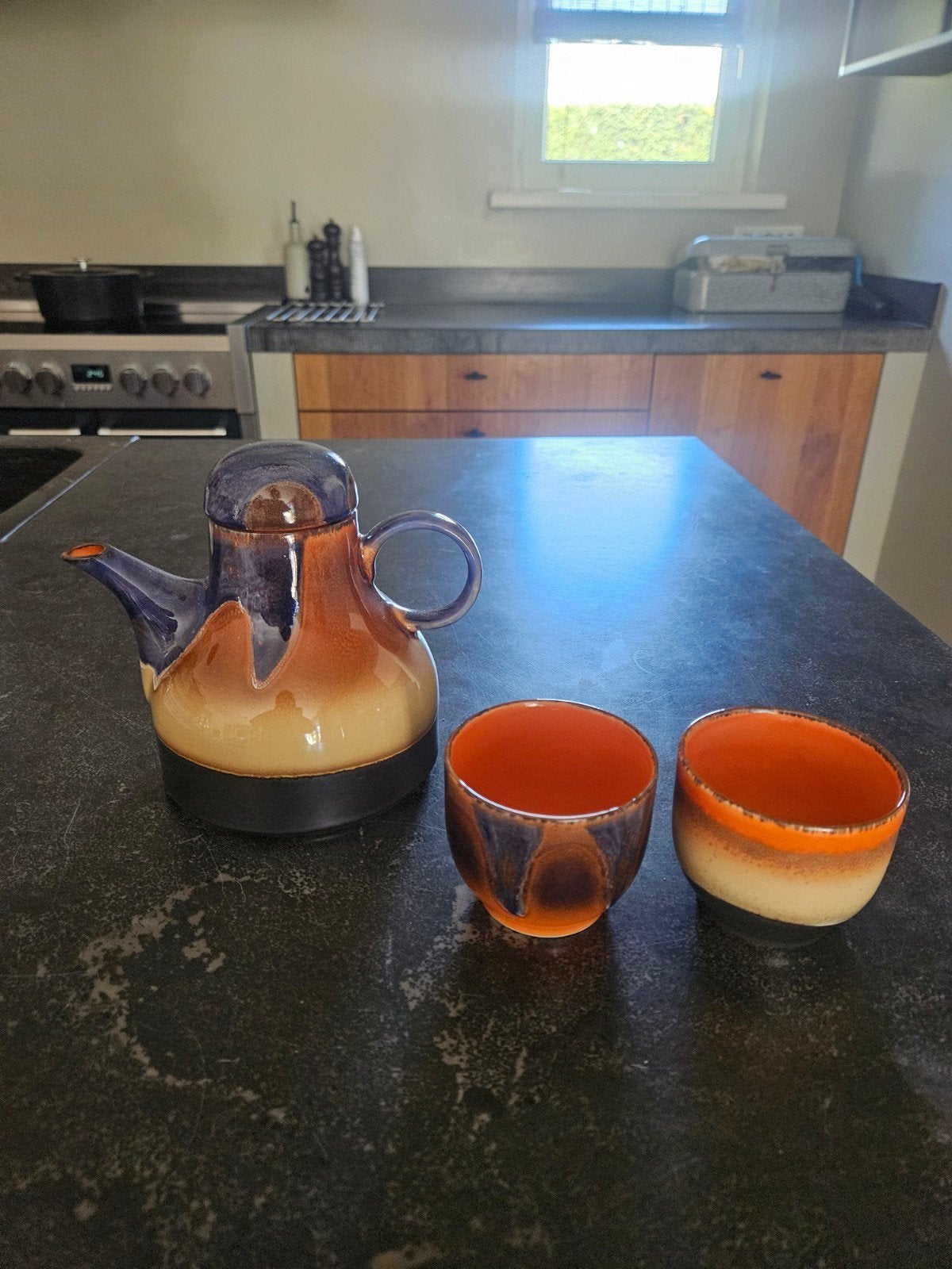 HK Living theepot met 2 oorloze theekopjes, retro stijl, Huis en Inrichting, Overige merken, Keramiek, Ophalen of Verzenden, Zo goed als nieuw