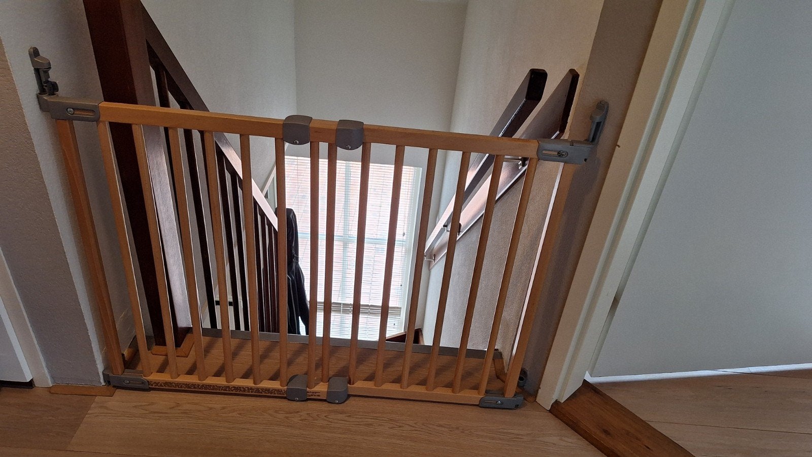 Baby Dan FlexiFit Houten Traphekje 69-106.5 cm babydan flexi, Ophalen, 100 tot 115 cm, Zo goed als nieuw, Schroefhekje