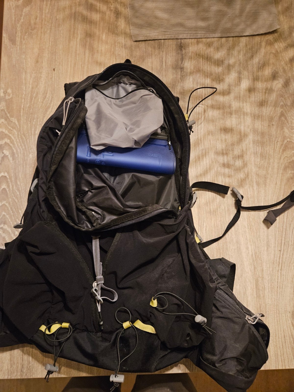 Zwarte rugzak met geventileerde rug - Ideaal voor wandelen, Ophalen of Verzenden