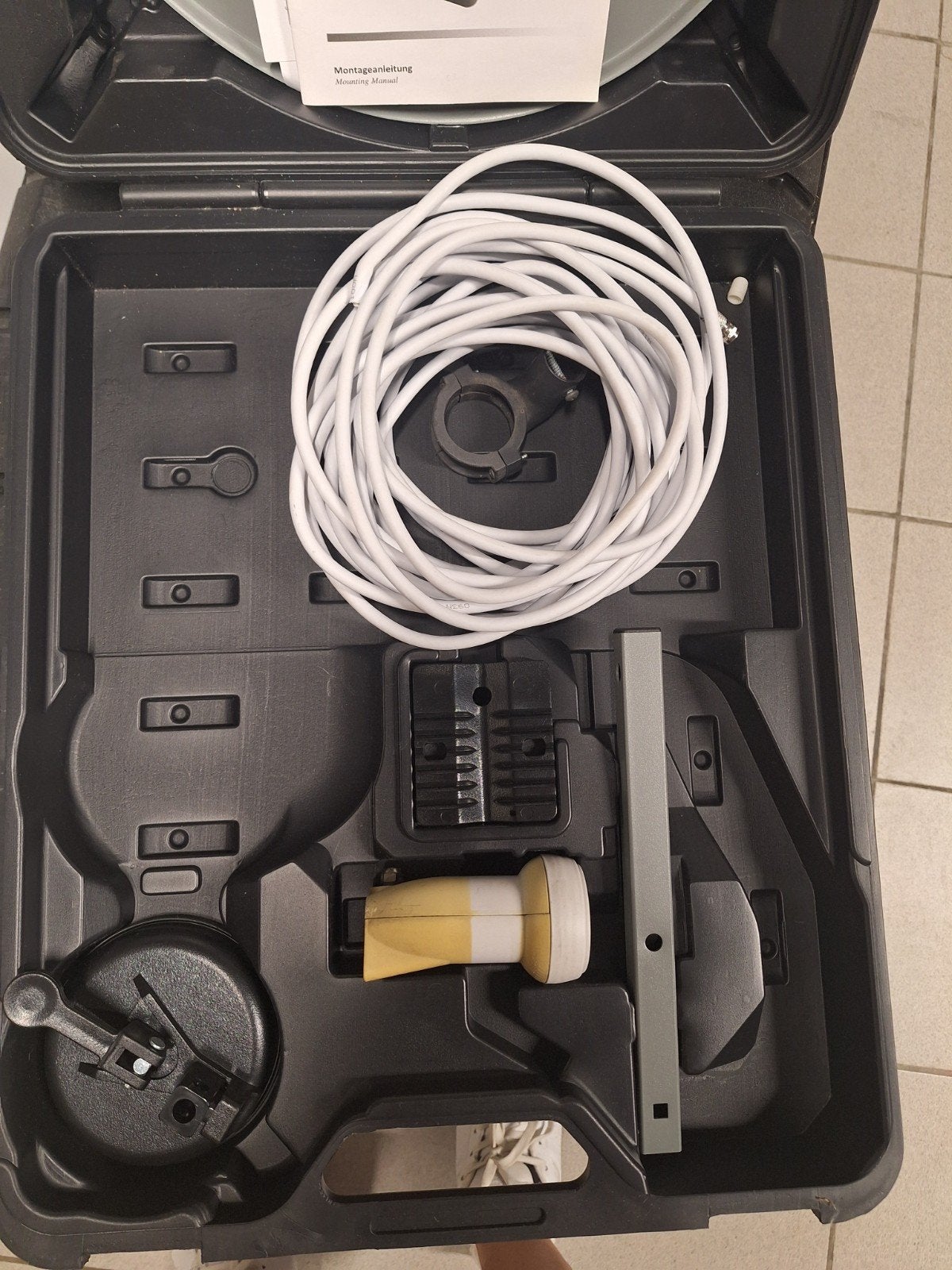 Campingschotel voor WK voetbal - Compleet en functioneel, Ophalen of Verzenden, Gebruikt, (Schotel)antenne, Overige merken