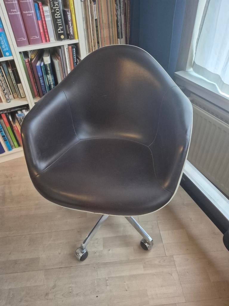 Originele Eames Vitra Fiberglass PACC bureaustoel op wielen, 75 tot 100 cm, Ophalen of Verzenden, Zo goed als nieuw, Vitra