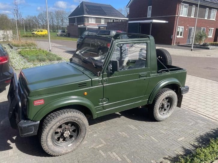 Suzuki 1988 - Army green - 4 x 4 - nieuwe APK, 64 pk, 4 cilinders, 4 stoelen, Zwart