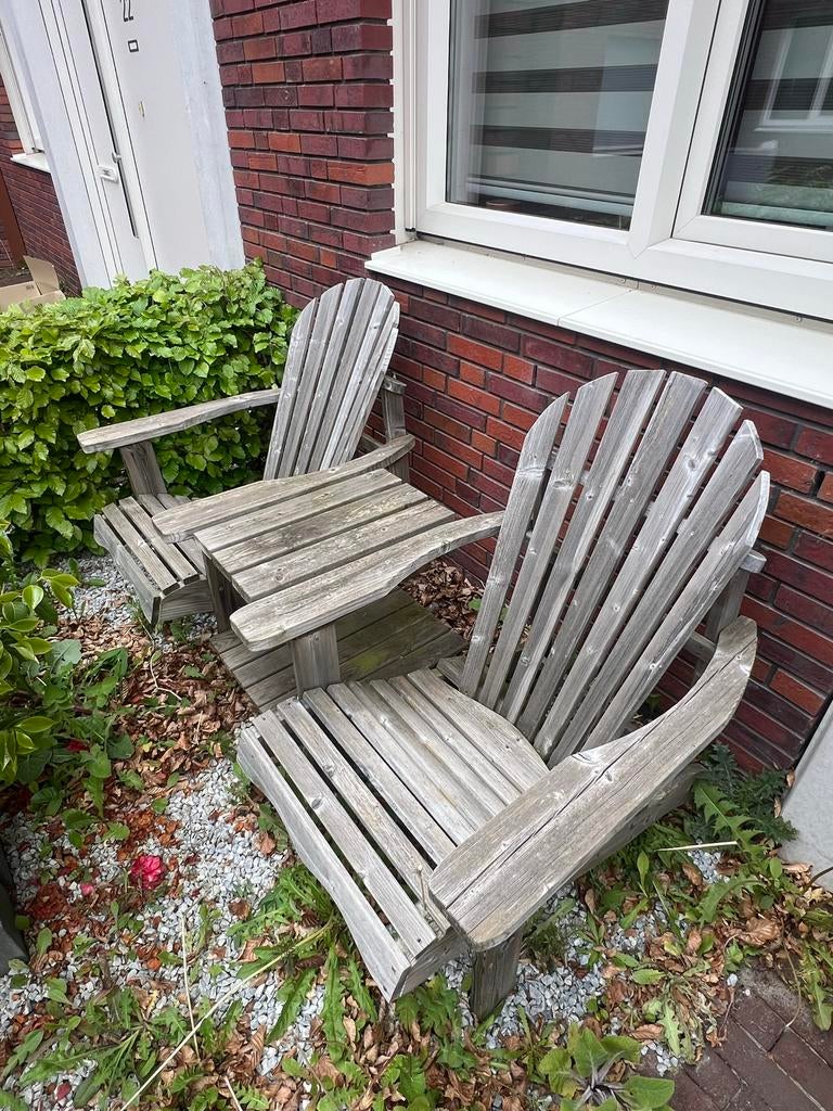 Twee houten Adirondack stoelen met bijzettafel, Ophalen, Gebruikt, Hout