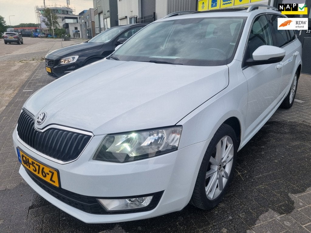 Skoda Octavia Combi 1.6 TDI Ambition Businessline, Euro 5, Automatische klimaatregeling, Gebruikt, Zwart