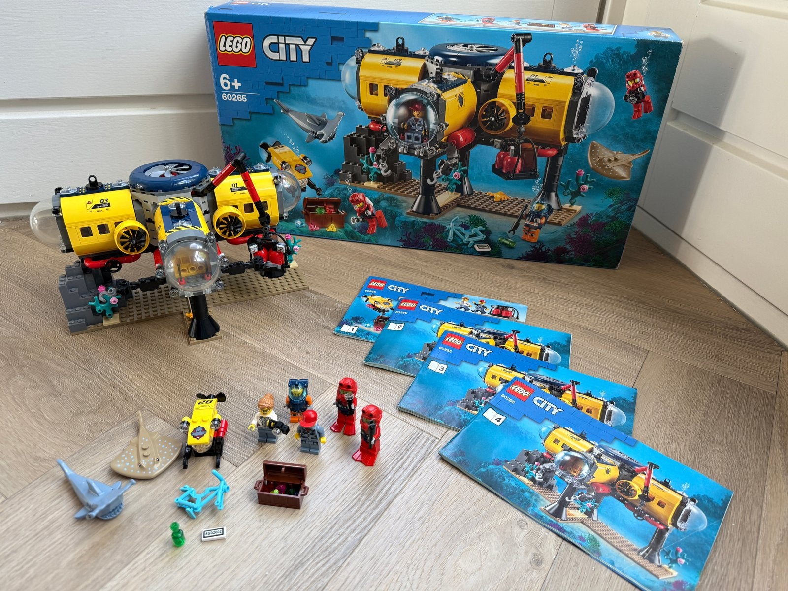 LEGO City Oceaan Onderzoeksbasis 60265 - Compleet met doos, City, Lego, Ophalen of Verzenden, Zo goed als nieuw
